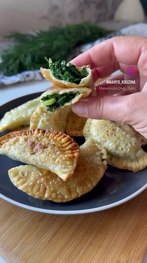 KRITIKA HORTOKALITSOUNIA . Cretan spinach and herb fried parcels. Fresh and Lenten with zero dairy or egg. I would eat these almost everyday from our local bakery in Crete. Mornings were definitely my favourite time of the day. How I miss it. Get the recipe via my instagram! @marys_kouzina . #Maryskouzina #pastry #kalitsounia #cheese #spinach #crete #greece #fyp #foryou #foryourpage #fypシ #fypシ゚viral