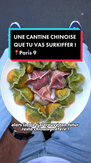 🇨🇳13,80€ les 20 raviolis ⤵️ ——— ℹ️ Avant de te donner mon avis, n’oublie pas : - d’enregistrer cette publication pour te rappeler de cette adresse de folie, - de lâcher ton follow à @foodeaseparis pour soutenir mon taf, - de checker les story pour plus d’infos sur les restaurants. ——— 🇨🇳 Ce restaurant est spécialisé dans la cuisine traditionnelle du nord-est de la Chine, ça veut dire que tu vas retrouver exactement le même goût et les mêmes plats qu’on mange dans cette région ! Le cadre est 