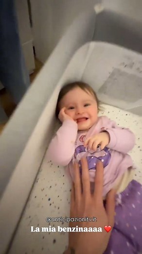 Andreas Muller gioca con Penelope e Ginevra 😍❤️ #andreasmuller #anticipazionitvit #penelopemuller #ginevramuller #veronicapeparini | Anticipazionitv.it