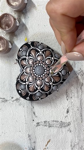 Acrylic Mandala Heart Painting 🎨🫶 #heart #dotart #dotpainting #mandala #mandalas #love #relaxingart #steinebemalen #mandalasteine #bemaltesherz #fblifestyle #paintingoftheday #creativity #Acrylmalerei #artprocess | Art of Points