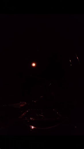 萤火虫蓝色幽灵登月器在月球拍摄的日食