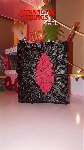 Stranger Things Gate Pen Holder #strangerthings #penholder #artandcraft #cardboard #organizer #diy