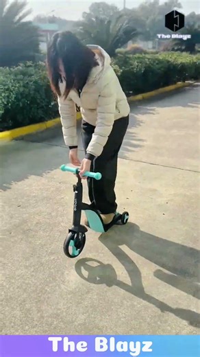 She’s Cruising the Road on a TINY Bike Like It’s NOTHING! 😂🚲 Absolute Confidence!