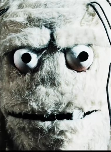 R.L Stine the haunting hour || Big yellow #fyp #rlstine #thehauntinghour #rlstinethehauntinghour #thehauntinghourtheseries