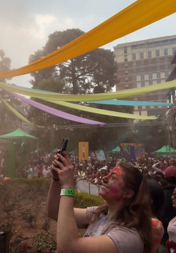 Festive Vibes #Holi #holi2025 #festivevibes #festivalofcolors #crowd #music #enjoy #exploreprabodhmalla #iPhoneVideography