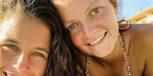 Clémence Castel maman pour la troisième fois : sa compagne Marie a accouché de leur premier enfant, un cliché dévoilé