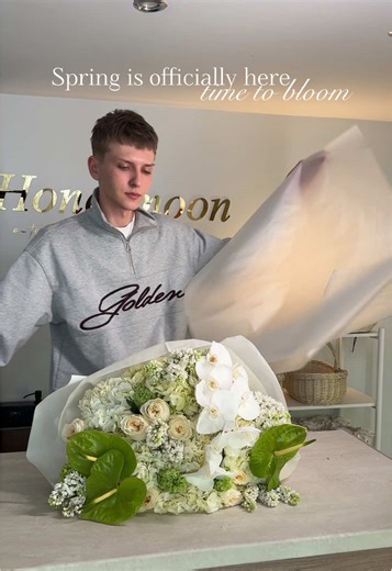 Time to Bloom: Spring Floral Arrangements