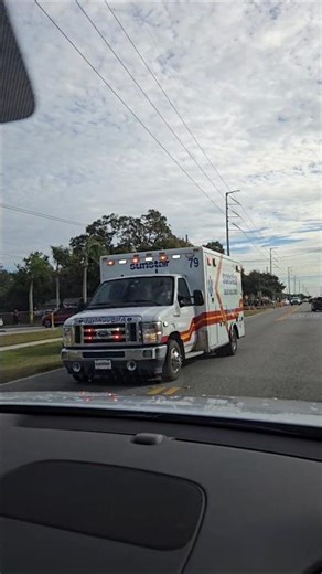Sunstar Ambulance EMS Ford E Series Chassis Unit 79 responding super loud siren slo motion Florida