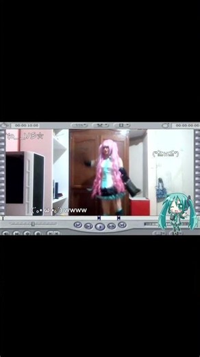 BAILANDO como la miku estilo 2000s OMG!!!! #hatsunemiku #vocaloid #cosplayer #2000s