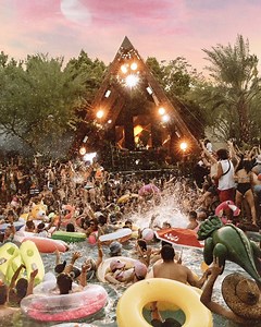 If you look up the word ‘fun’ in the dictionary, there’s a picture of The Riviera Palm Springs at Splash House 😎 splashhouse.com | Splash House