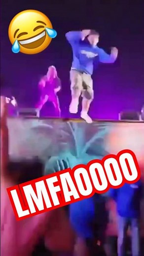 Crowd Surf Fail 😬🤣
