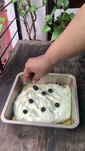 ✨ Soft, fluffy & perfectly golden HOMEMADE FOCACCIA! 🫒🍞 ✨#focacciarecipe #homemadebread #focaccia