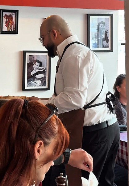 True colors of great service (AND FOOD) 📍 Bulevardi Zogu i Parë 📲 WoltApp 📲 Foodini App 📞 355 69 78 95 485 . . #pomodoro #pomodorotirana #tirana #albania #pizza #pasta #napoli #shqip #fyp #thewholepoint