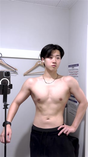 材料 バナナ二本、ブルーベリー５０ｇ、蜂蜜２１ｇ、クレアチン５ｇ、プロテイン３０ｇ、水です！ バナナ 即効性のあるエネルギー、カリウム ブルーベリー ポリフェノール、果糖、食物繊維 プロテイン アミノ酸補給 クレアチニン 高強度のトレーニングができる。ATPの合成に役に立つ はちみつ バナナどうよう即効でエネルギー 是非作ってね✅ #モーニングルーティン #モチベーション #筋トレ #バズれ #大学生 #男磨き #垢抜け #motivation #workout #gym #05 #フィットネス