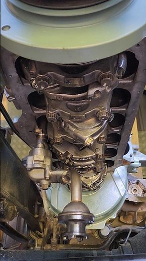 Unimog Engine Maintenance - Sneak Peak of the Inside #unimog #mechanic