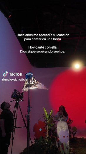 Su fan desde hace mucho y hoy aún más. El video de “jardín” con Carla Morrison ya está en YouTube.