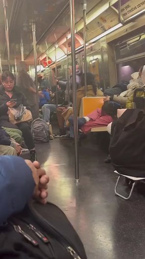 😐 #subwaycreatures #fyp #foryoupage #subway #iloveny #nyc #wtf