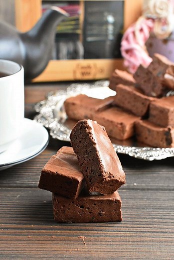 Two Ingredient Marshmallow Fudge Recipe - Easy Step-by-Step Guide | COOK.ME