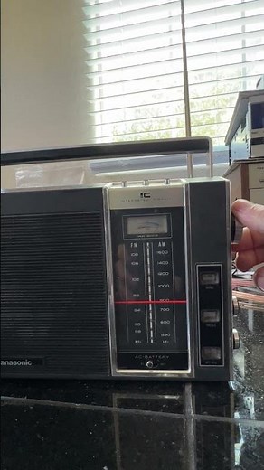 Vintage 1970's Panasonic AM:FM Radio Model RF 900; Tested