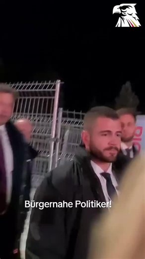 Politik ✔️ LAUTER GUTE FRAGEN VOM DEUTSCHLANDKURIER AN KLINGBEIL - ABER LEIDER KEINE ANTWORT DK-Reporter Matthäus Westfal stellt Vizekanzler Lars Klingbeil (SPD) beim WEF in Davos zur Rede. Westfal bekommt natürlich keine Antwort, aber zumindest muss sich Klingbeil sehr unangenehme Wahrheiten anhören. Quelle - ABO: HTTPS://T.ME/MEINEDNEWS HTTPS://T.ME/KACHELKANAL - Wie denkst Du darüber? schreibt es in die Kommentare teilen