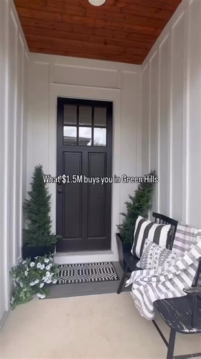 $1.5M in Green Hills 👀✨ 5 bedrooms • 4 bathrooms • filled with natural light in every corner ☀️ This one checks all the boxes:– No HOA 🙌– 2-car garage– 2 bedrooms on the main level (so convenient)– Huge bonus room upstairs perfect for a media room, playroom, or office! Whether you’re looking for a low-maintenance family home or a smart investment, this property delivers. It’s already been a successful mid- to long-term rental, making it an incredible opportunity for investors 💰 Green Hills li