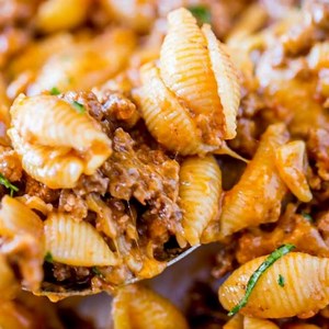 Cheesy Taco Pasta is easy to make and tastes like the Hamburger Helper you used to eat as a kid except better. Much better. http://dinnerthendessert.com/cheesy-taco-pasta/ | Dinnerthendessert.com