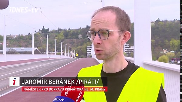 Jak se jezdí na kole přes Dvorecký most? Krásně, až na jedno nebezpečné místo