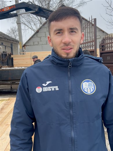 📞079398302 | Livrăm lemnul, elementele de fixare pentru viitorul acoperiș! La Ghidighici, am livrat lemnul, elementele de fixare, folia anticondens. Urmează să turnăm centura de beton, ulterior vom monta carcasa din lemn și vom finisa cu țigla metalică din tablă Italia, cu o grosime de 0.5 mm. În aproximativ 2 săptămâni, proprietarii se vor alege cu un acoperiș finisat și cu garanția flix construct! Ca totul să fie conform standardelor de calitate, Mihai, managerul nostru se preocupă de fiecare