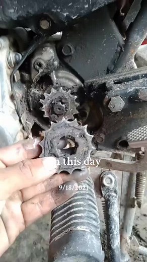 Inspecting a Worn Motorcycle Chain on 9/18/2021