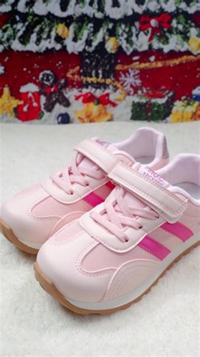 陪你，从好奇的脚尖到奔跑的远方。 ABC懂你每一步的小心翼翼与大胆尝试，默默守护，全程在线。#ABC童鞋 #成长陪伴 #全程守护