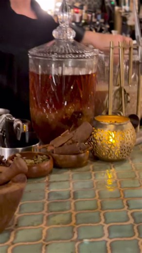 Yaletown Dinner at Moltaqa🔥🇲🇦 Michelin Recommended Authentic Moroccan dining experience in Yaletown @moltaqa.vancouver @michelinguide @iyaletown A traditional menu of Moroccan fare with a semi-circle bar counter & patterned textile decor. House Infused Craft Cocktails, Pastilla, Tagines, Flambe. Moltaqa is translated as a place where people meet, enjoy the food and the whole experience. Healthy and flavourful, halal Moroccan cuisine, full of aromatic spices. Vegan and gluten-free options. 📍 