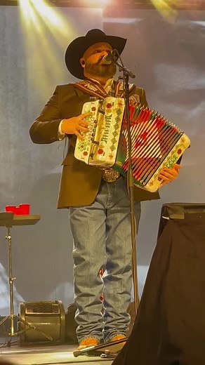 Aire Intocable: Concierto en Vivo con Ricky Muñoz