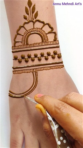 Very very Simple Stylish Back hand Mehndi Design #mehndi #shorts #youtubeshorts #viralvideo #short