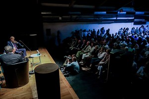 Vidéo. En 2023, Alain Juppé de retour chez Mollat à Bordeaux : celui que l’on dit froid a très bien fait le show