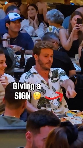 1.5M views · 705 reactions | @emilio.piano surprises everyone and gets a surprise of his own The END shocked EVERYONE  “Today I surprised the guests of an Italian restaurant by @bigmammagroup but I didn’t expect that 2 insanely talented opera singers would join me 勞” @kevin_amiel_tenor & @anaisconstans_soprano Song: La Donna è mobile Opera: Rigoletto Composer: Giuseppe Verdi #piano #publicpiano #opera #music #musica #prank | Earthpix | Facebook