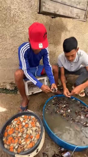 Jose Luis Urbina on Instagram: "ESGUYANDO MEJILLON Y CHAGUACURE en CARÚPANO 🔥"