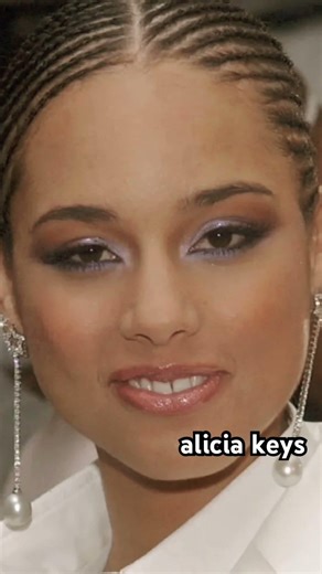 Alicia Keys! Classically trained pianist & one heckuva singer, songwriter & producer & BEAUTIFUL !!