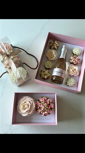 Mother’s Day 2026 collection! My mother day order book is now open 🌸🌷 I am Very pleased with my mothers day offerings this year. Spaces are limited so get your orders in now! Collection from me in Warnham, Horsham 🌷🌸 Prices list: 🌸Mini floral cupcake gift set £28 🌷3 floral cupcakes £15 🌸2 floral cupcakes £10 🌷“MUM” gold embossed iced biscuit set £12 @ElitePackagingCompany 🌸 #mothersdaygift #mothersdaycake #floralcupcakes