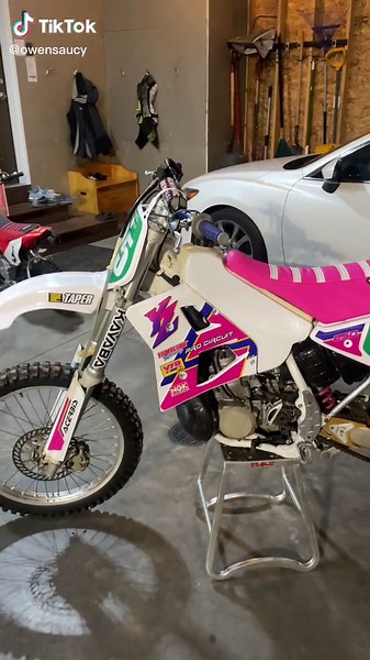 Exploring the 1992 Yamaha YZ250 - A Vintage Dirt Bike Review