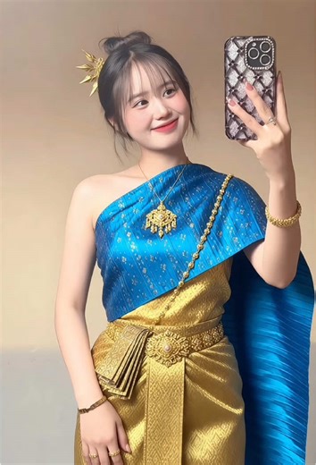 Tutorial ဖန်တီးနည်း Image Edit AI Effect ကိုယ်တိုင်လုပ်ပြီး trend ဖြစ်နေတဲ့ portrait ✨📸 ภาพคนธรรมดา → jadi portrait aesthetic แบบ clean look, ผิวเนียนธรรมชาติ, vibe ดูมั่นใจ แต่ยัง natural มาก ๆ 😳✨ Hypic Image Edit AI effect นี้สามารถ edit รูปคนให้ดูสวยขึ้นแบบ no face change ✅ หน้าเดิม แค่ปรับ lighting, tone, warna ให้ดู soft & clean ပုံတစ်ပုံကို Hypic AI က အလိုအလျောက် ပြင်ပေးပြီး modern style နဲ့ traditional outfit ကို သဘာဝကျကျ ပေါင်းစပ်ထားတယ် ✨ เหมาะมากสำหรับ personal content, lifestyle phot