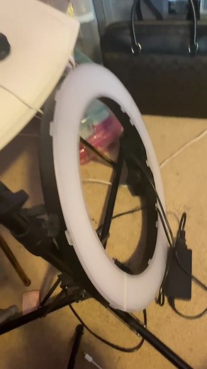 don’t mind the mess in my background I’m cleaning up but I just had to vent 😭😩 #nailsathome #diynails #foryoupage