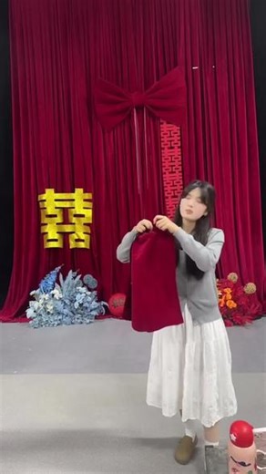 高品质金丝绒布料直播讲解 主播讲解金丝绒布料，介绍其材质、颜色、不透光等优点，可下单选购。