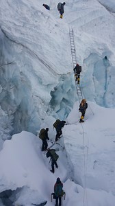 🧗‍♂️ Everest Expedition – Khumbu Icefall 🧊 Climbing ladders across deep crevasses in the legendary Khumbu Icefall – one of the most technical and dangerous sections on the way to the summit of Mount Everest (8,848.86m). Every step here demands courage, precision, and trust in your team. 🎥 Video by EEN 🌐 www.mounteverest-expedition.com | www.everestexpeditionsnepal.com #EverestExpedition #KhumbuIcefall #Everest2026 #LadderClimbing #MountEverest #Himalaya #EverestSummit #EverestClimb #NepalMou