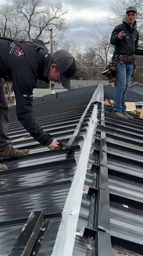 East River Builders | Standing Seam ridge cap install. A satisfying process #buildingwithintegrity #deliveringexcellence #roofingexperts #standingseam #satisfying | Instagram
