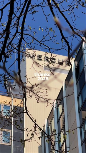 Merci pour cette belle année 2025 ✨ Vos séjours, vos sourires et vos moments partagés ont fait vivre le Mercure Paris Centre Tour Eiffel chaque jour. On a déjà hâte de vous retrouver en 2026 💙 #mercurepariscentretoureeiffel #merci #hotelparis #parisjetaime #guestexperience