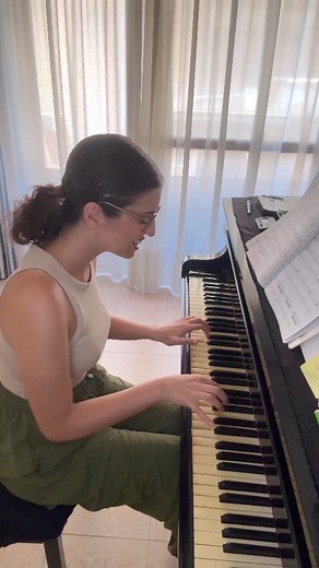 7.2K views · 579 reactions | Tra tutte le epoche passate, il Settecento è senza dubbio il secolo più sottovalutati dal punto di vista musicale. Eppure gli dobbiamo molto, anzi, moltissimo. Ve ne parlo nel video di oggi #ilsettecentoinmusica #theitalianageofelegance #pillolediclassica | Carlotta Masci Pianist | Facebook