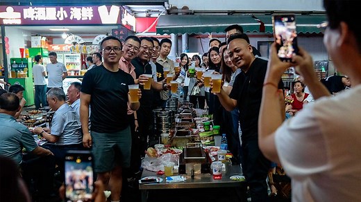 中国通缩：消费价格指数罕见下跌引发担忧 - BBC News 中文