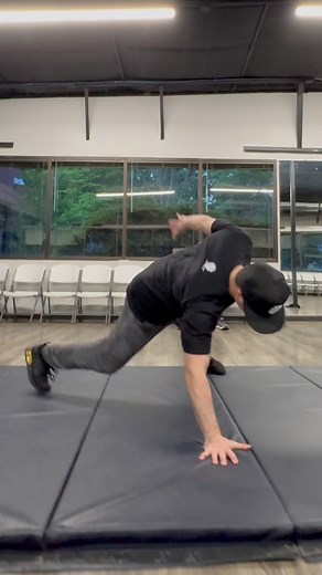 Showing our @sickstepacademy advanced crew some ground Sack variations today. Stacking isn’t just about being upside down with your feet off the floor — stacks exist at every level. It’s all about control and creativity. #BboyCrumbs #SickStep #StyleElements #Stacks @styleelementscrew | Donnie Crumbs Counts