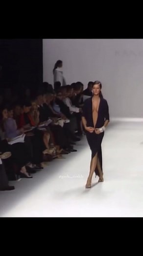 Kunttt #giselebundchen #runway #model #catwalk #horsewalk #supermodel #giselebündchen