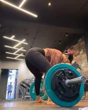 PERFECT Size 36-28-40! Curvy Chest and Round Glutes for Ultimate Motivation. #size #curvychest